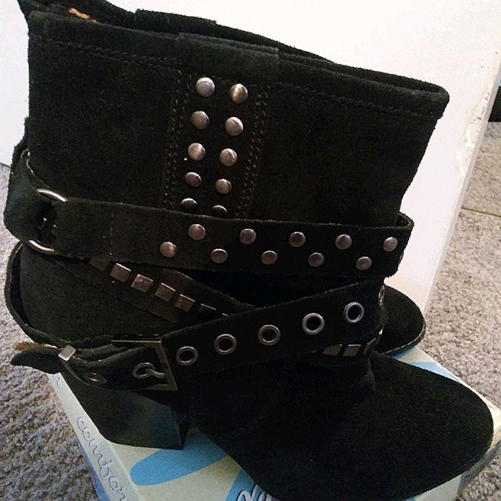 Boots gently used